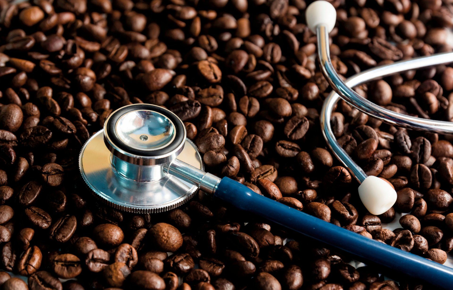 Кофеин повышает или понижает. Кофе. Исследование кофе. Давление от кофе. Кофе и здоровье.